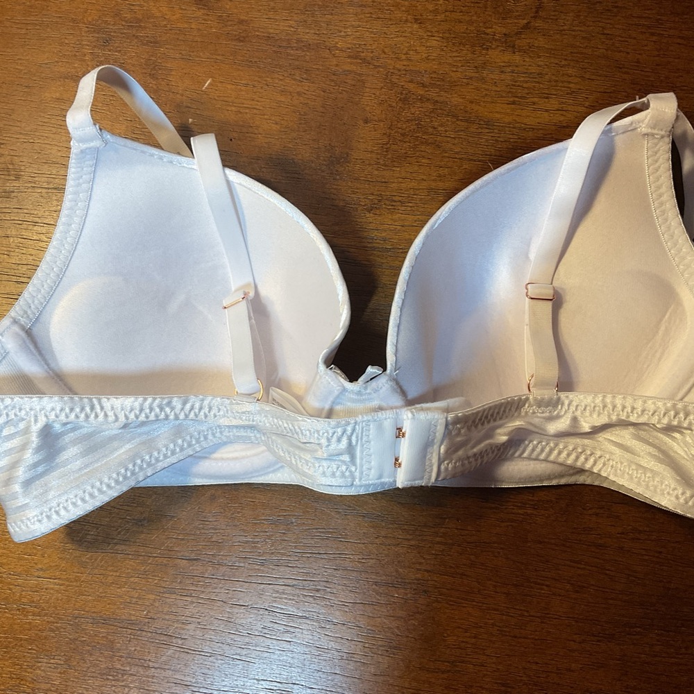 Elegant Cream Striped Bra - Picture 3 of 9
